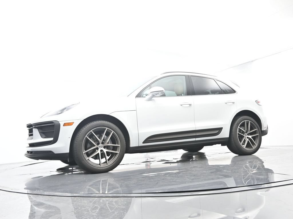 Certified 2023 Porsche Macan AWD/4WD image 41
