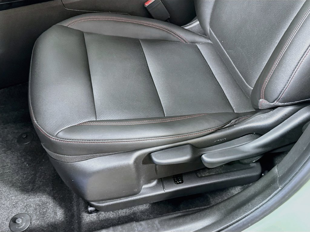 Used 2024 Chevrolet Trax RS w/ Sunroof Package FWD image 23