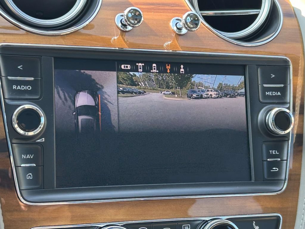 Used 2019 Bentley Bentayga AWD/4WD image 28