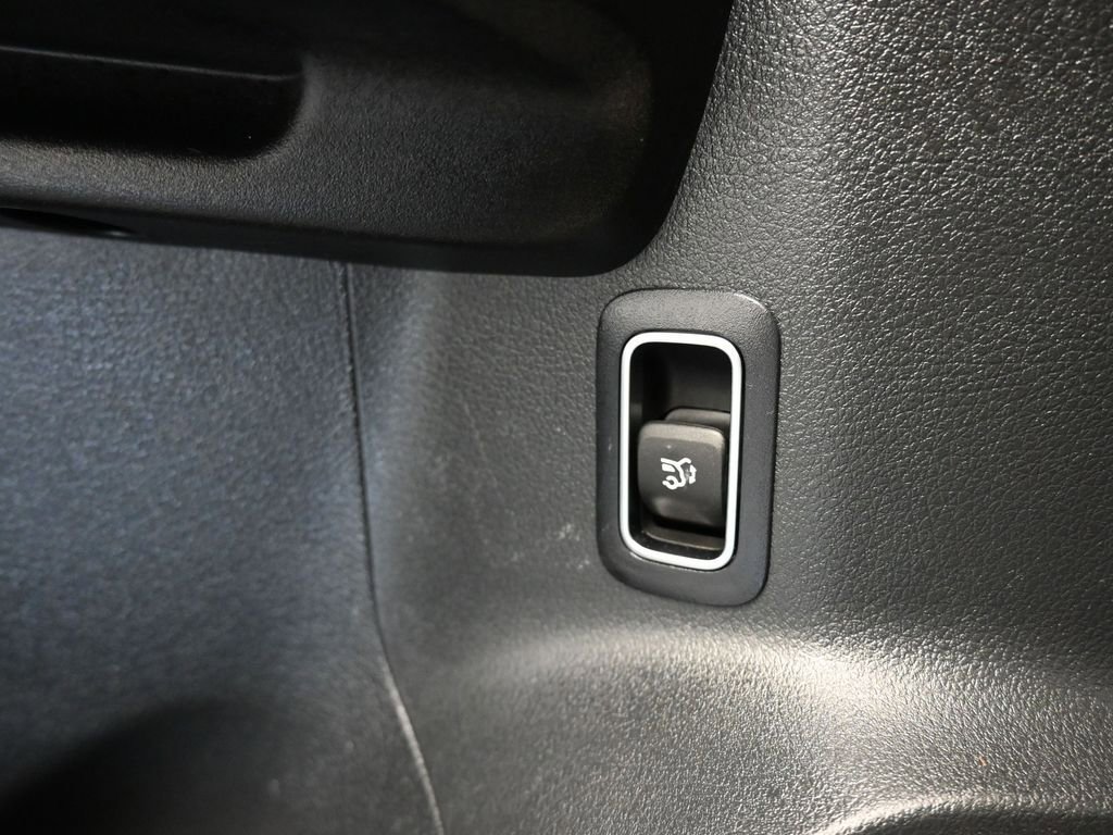 Used 2021 Mercedes-Benz GLB 250 4MATIC w/ Premium Package image 11