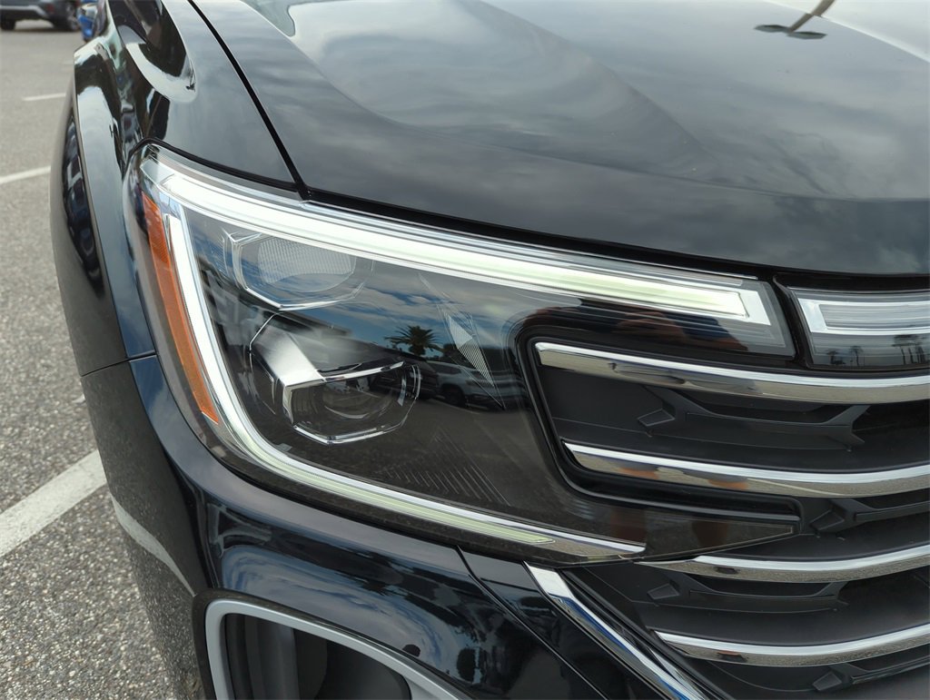 New 2025 Volkswagen Atlas SE image 13