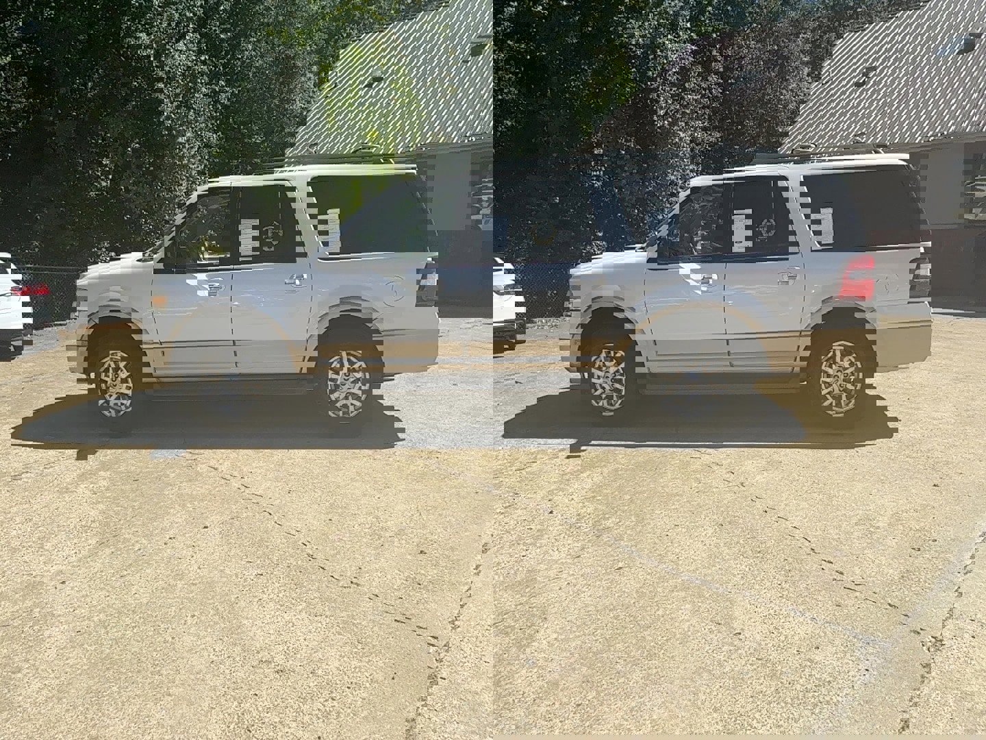 Used 2013 Ford Expedition EL XLT image 8