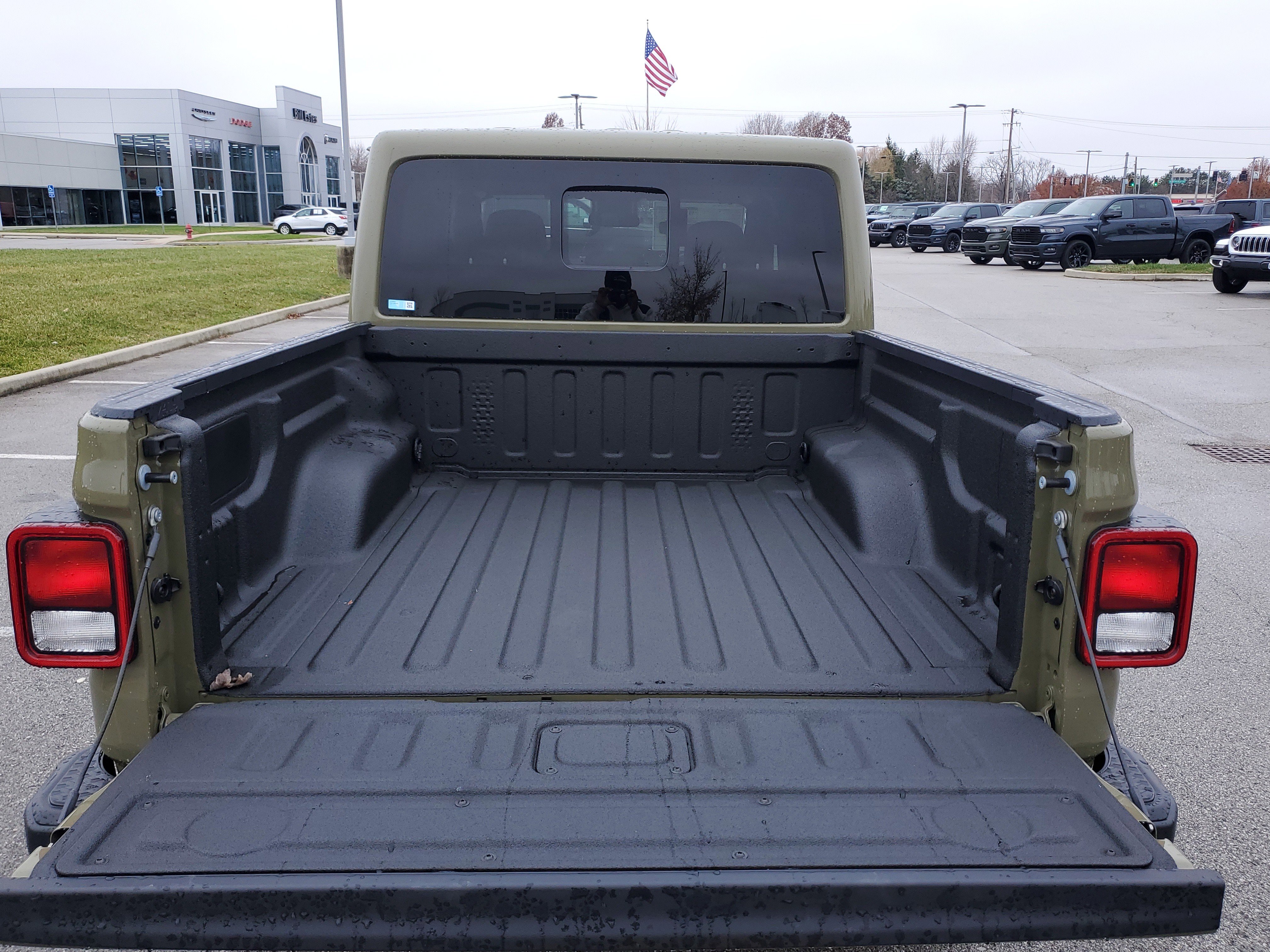 New 2025 Jeep Gladiator Sport image 7