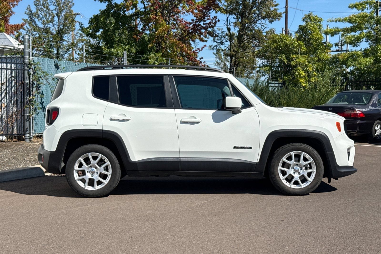Used 2020 Jeep Renegade Latitude w/ Popular Equipment Group FWD image 3