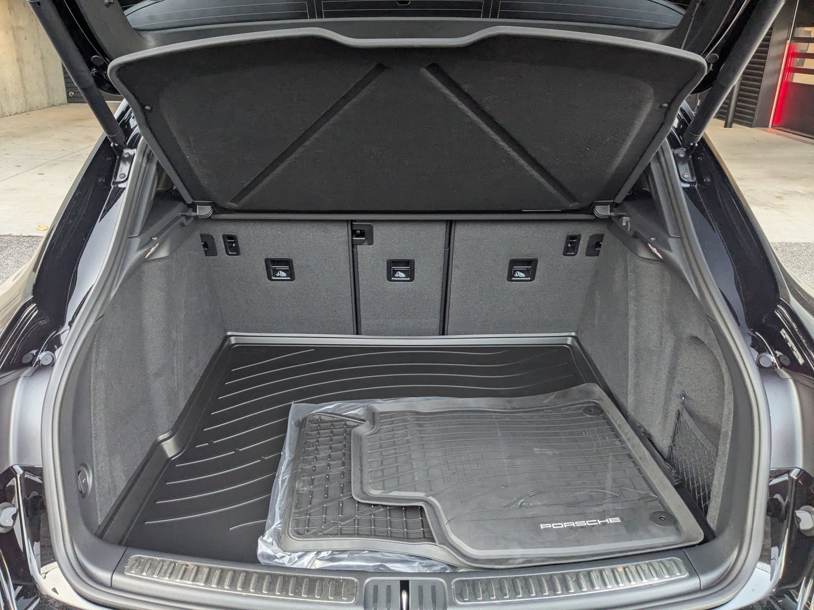 Certified 2026 Porsche Macan S AWD/4WD image 24
