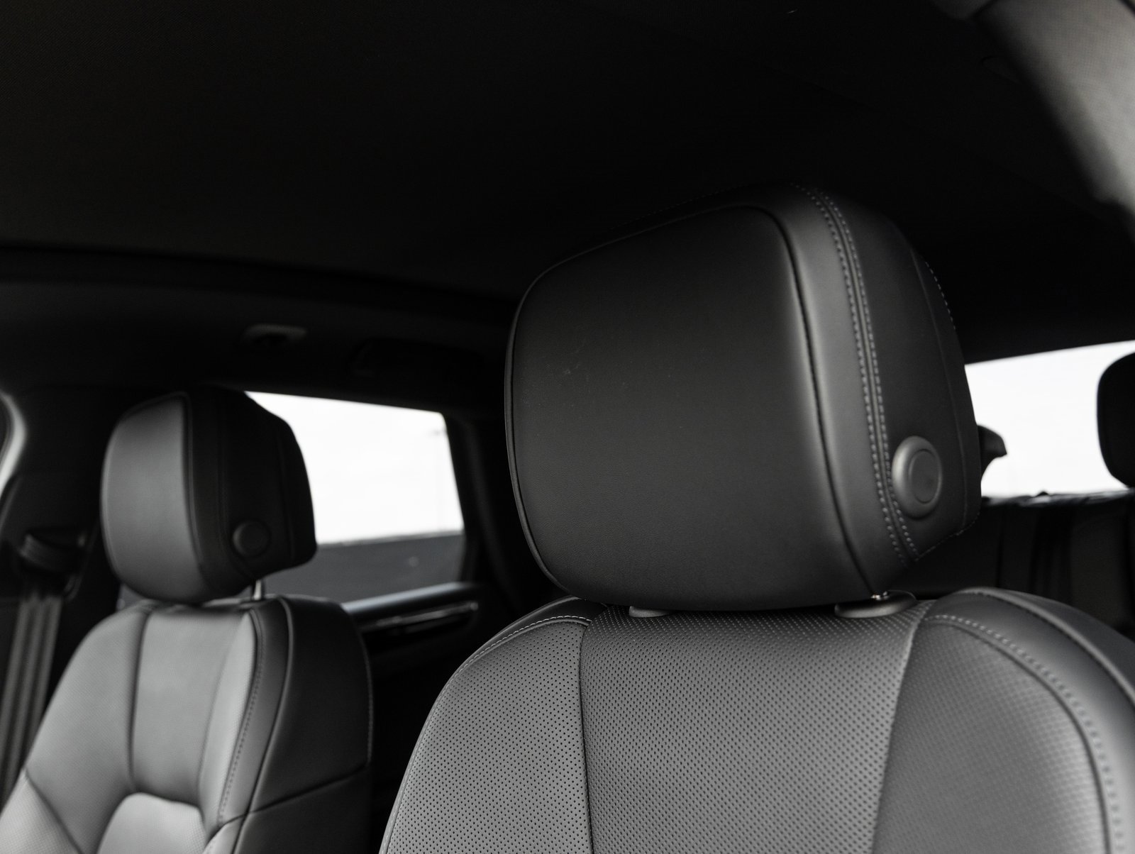 Used 2025 Porsche Macan image 23