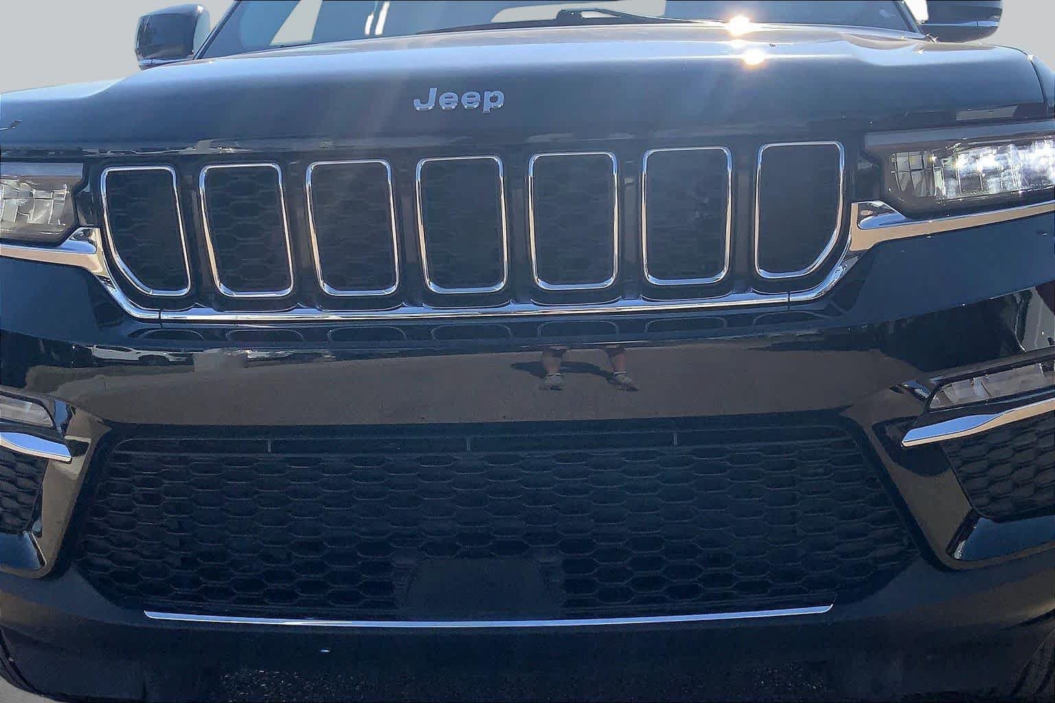 Used 2023 Jeep Grand Cherokee Limited AWD/4WD image 30
