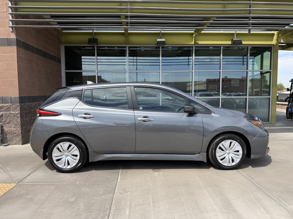 Used 2025 Nissan Leaf S FWD image 9