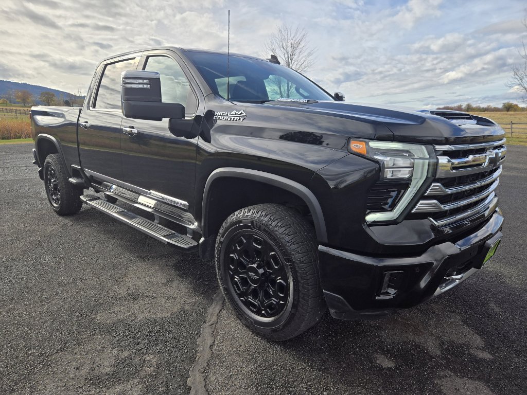 Used 2024 Chevrolet Silverado 3500 High Country w/ High Country Premium Package image 3