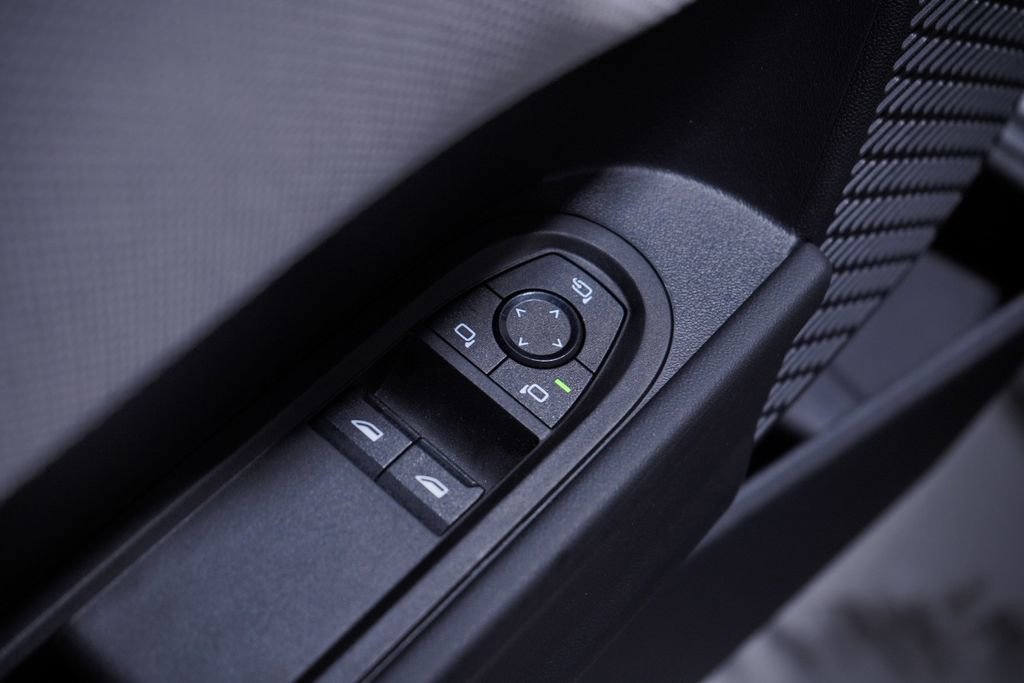 Used 2025 MINI Cooper 2-Door Hardtop image 13