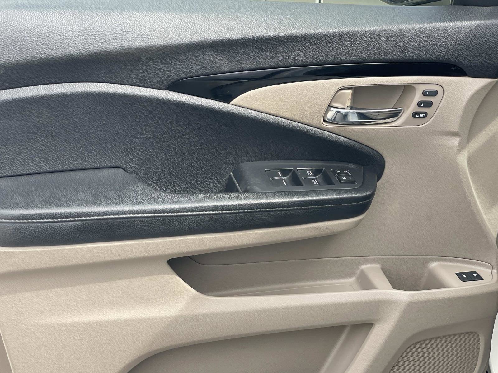 Used 2016 Honda Pilot Touring image 16