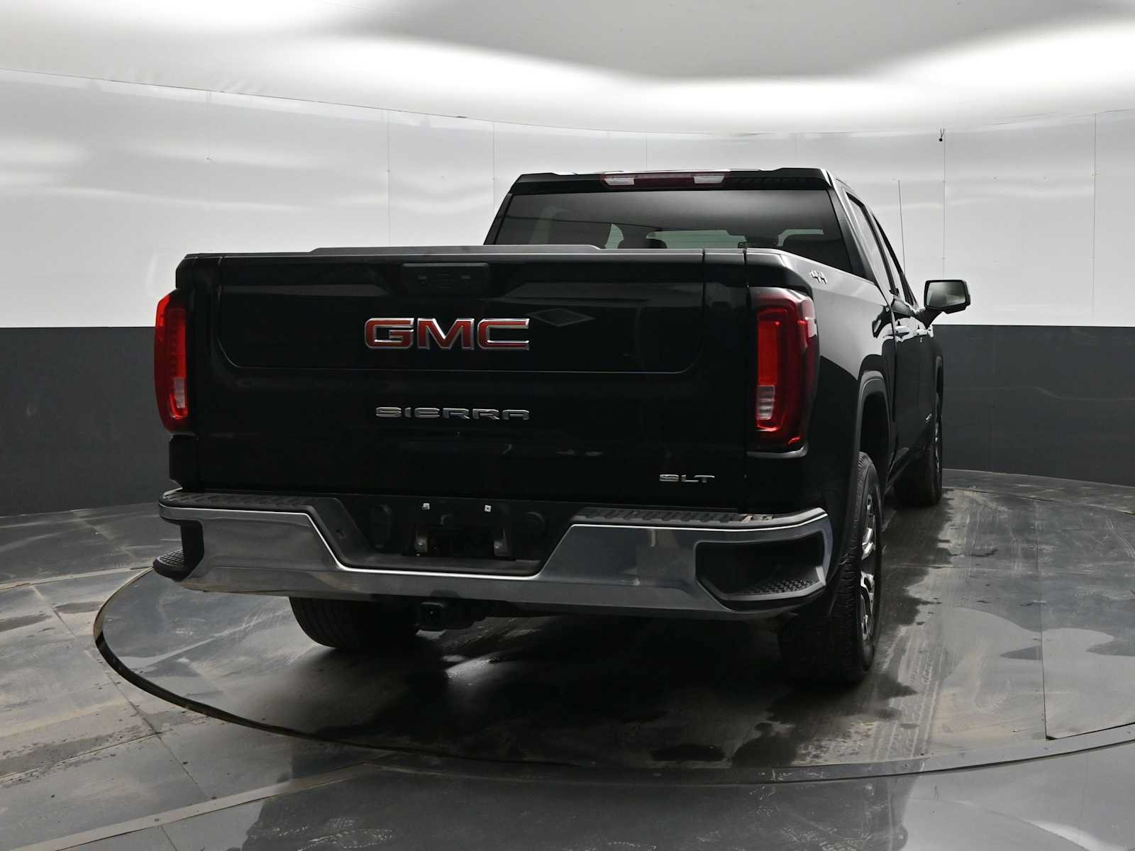 Used 2025 GMC Sierra 1500 SLT AWD/4WD image 6