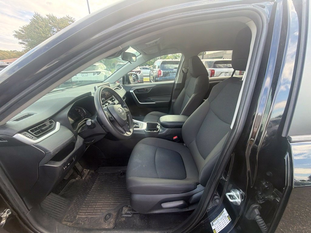 Used 2024 Toyota RAV4 LE AWD/4WD image 14