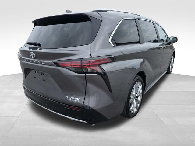Used 2023 Toyota Sienna Platinum FWD image 3
