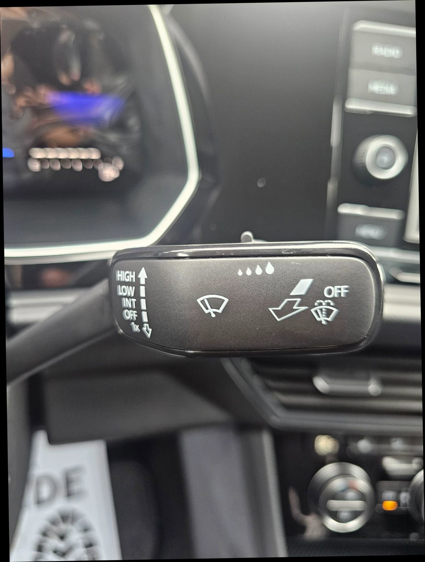 Used 2023 Volkswagen Jetta SE FWD image 16