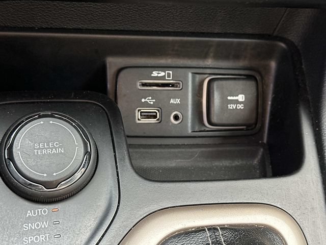 Used 2014 Jeep Cherokee Latitude w/ Cold Weather Group AWD/4WD image 29