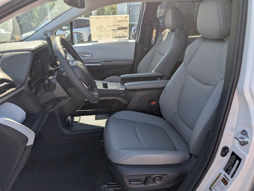 New 2026 Toyota Sienna XLE FWD image 11