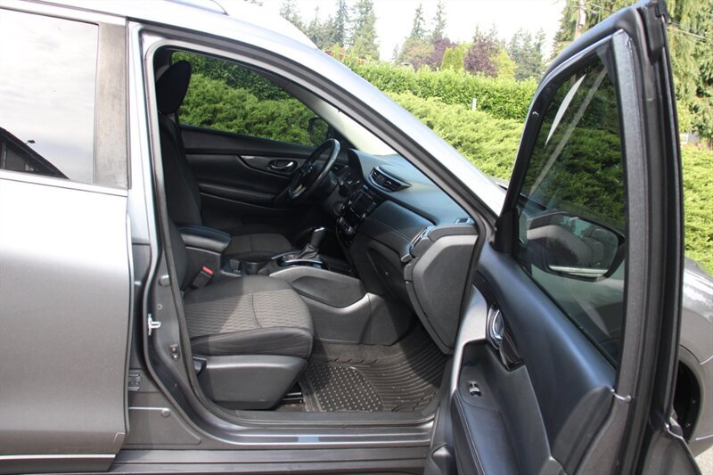 Used 2018 Nissan Rogue SV AWD/4WD image 15