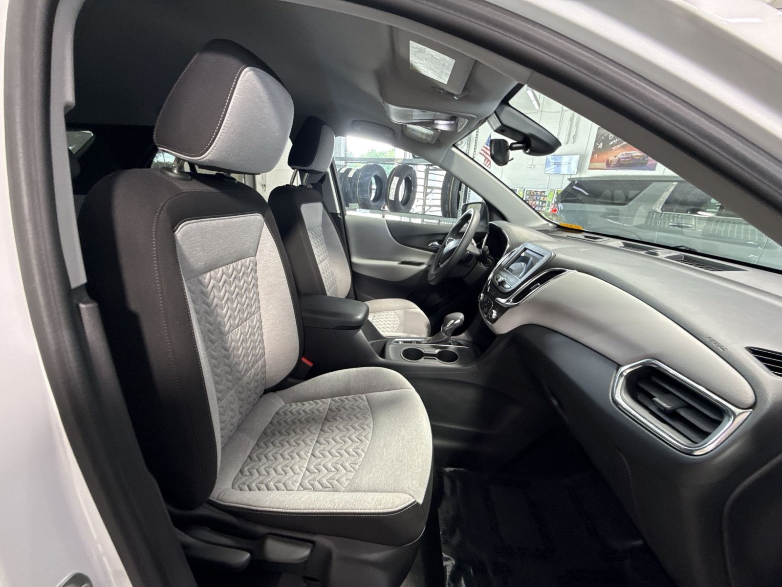 Used 2024 Chevrolet Equinox LS w/ LS Convenience Package FWD image 27