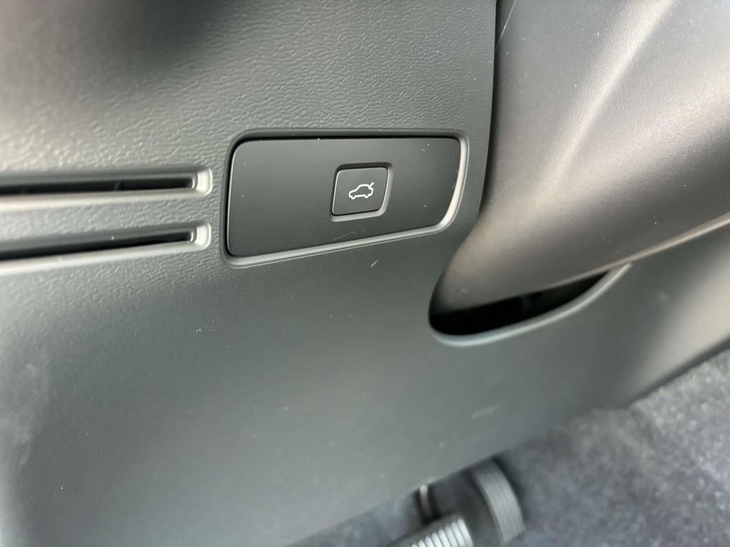 New 2024 Volvo XC40 Recharge Core w/ Protection Package Premier image 14