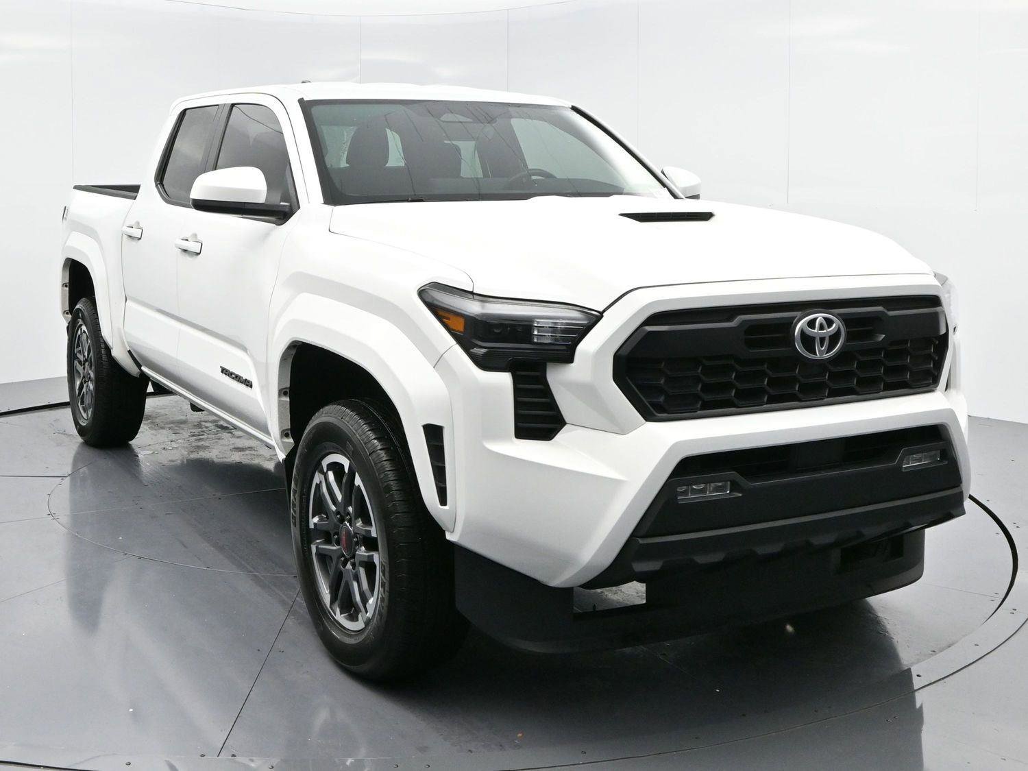 Used 2024 Toyota Tacoma TRD Sport image 2