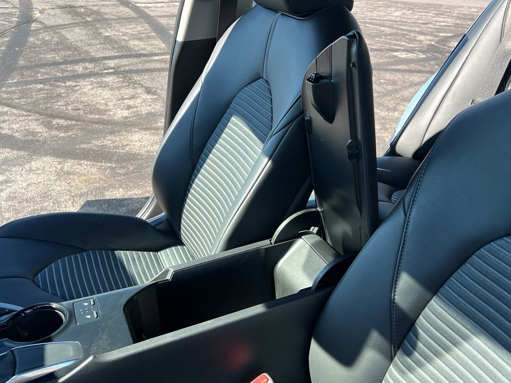 Used 2020 Toyota Camry SE image 19