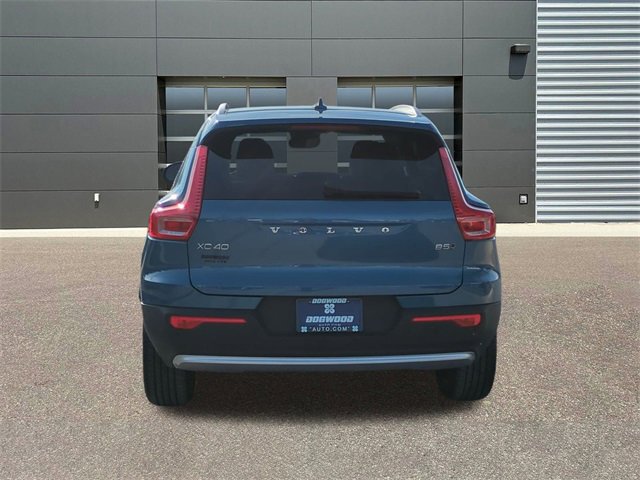 Used 2025 Volvo XC40 B5 Plus image 6