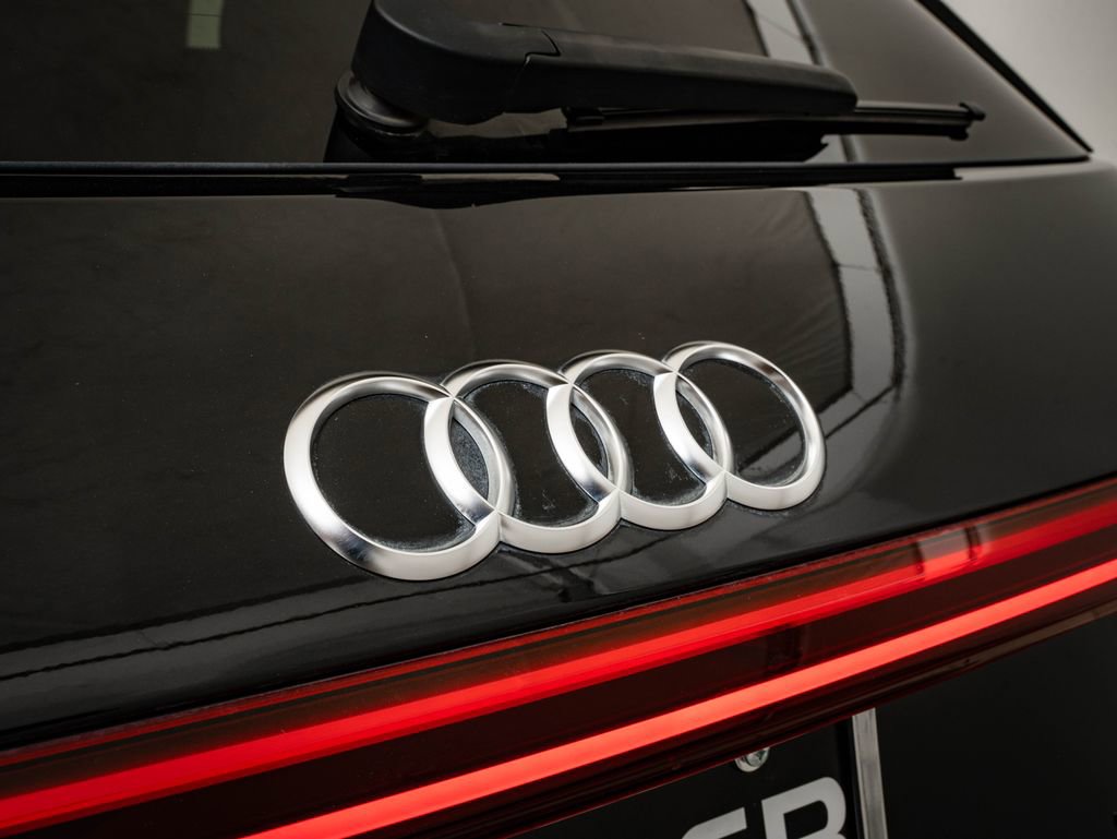 Used 2021 Audi e-tron Premium w/ Convenience Plus Package AWD/4WD image 17