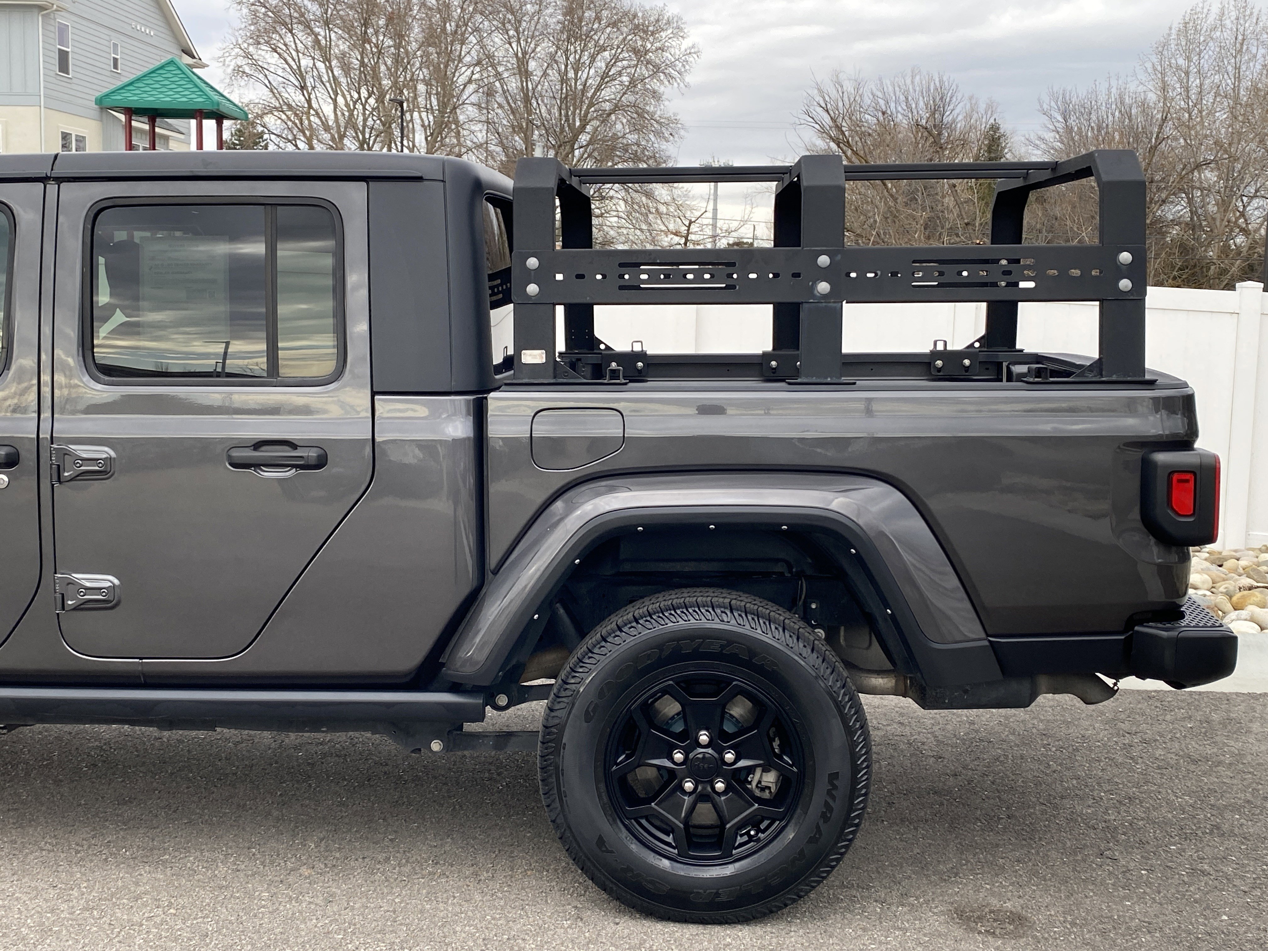 Used 2021 Jeep Gladiator Willys image 4