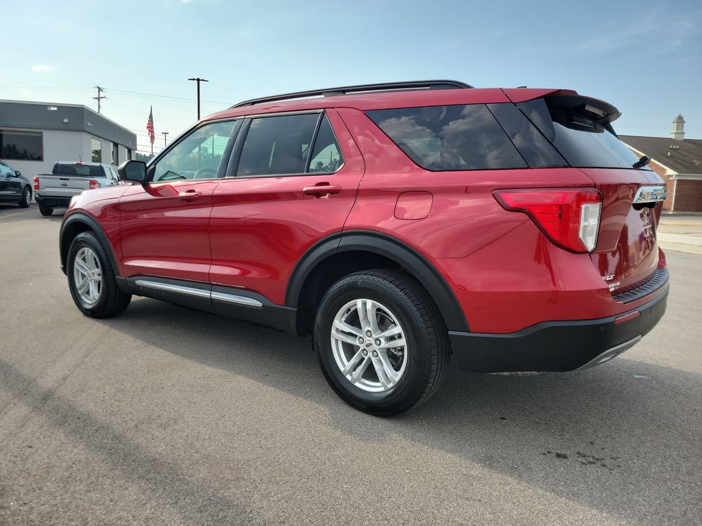 Used 2024 Ford Explorer XLT w/ Equipment Group 202A AWD/4WD image 3