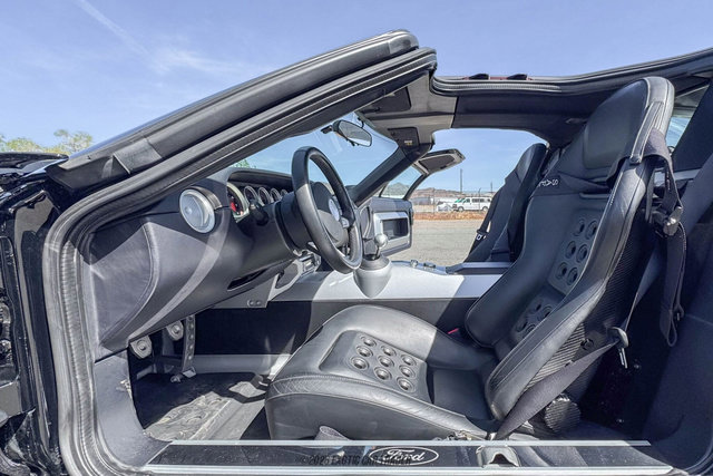 Used 2005 Ford GT RWD image 36