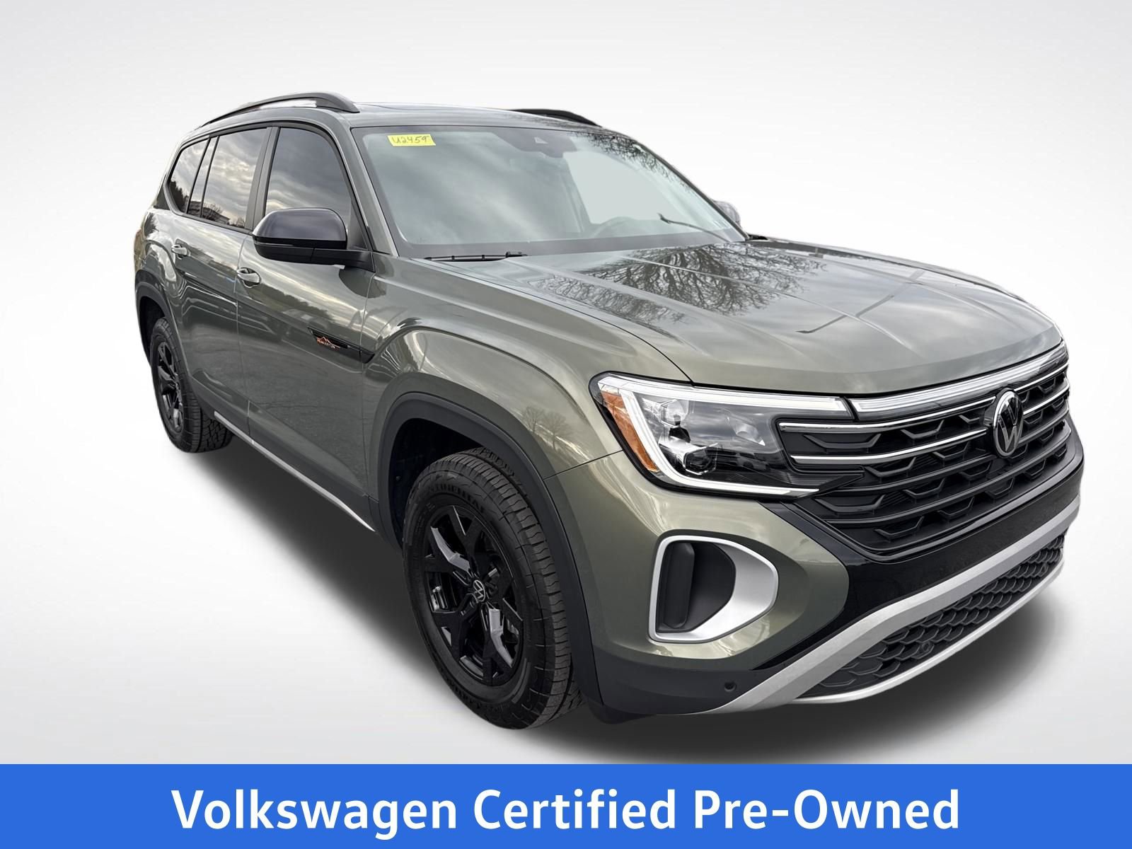 Certified 2025 Volkswagen Atlas Peak Edition SE image 8