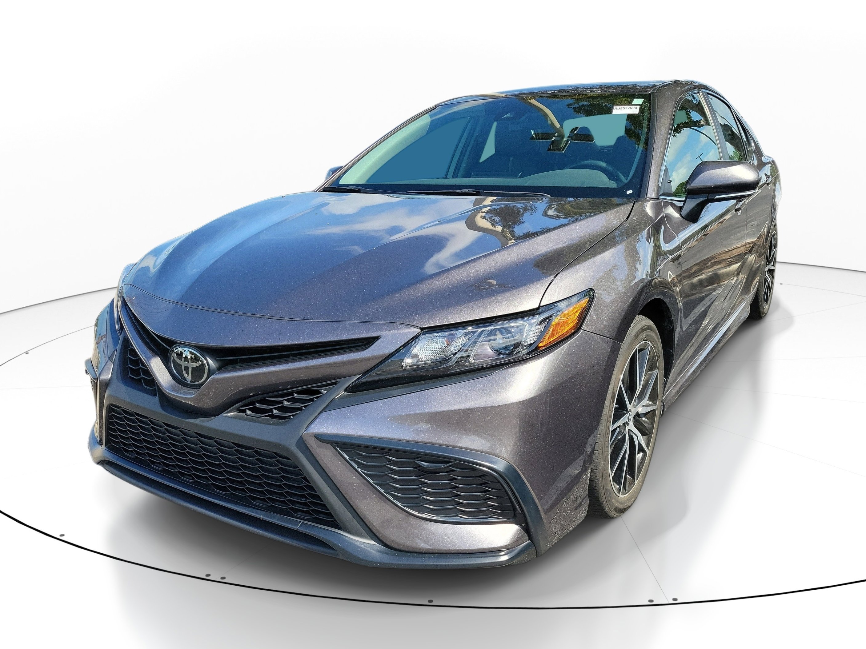 Used 2024 Toyota Camry SE FWD image 3