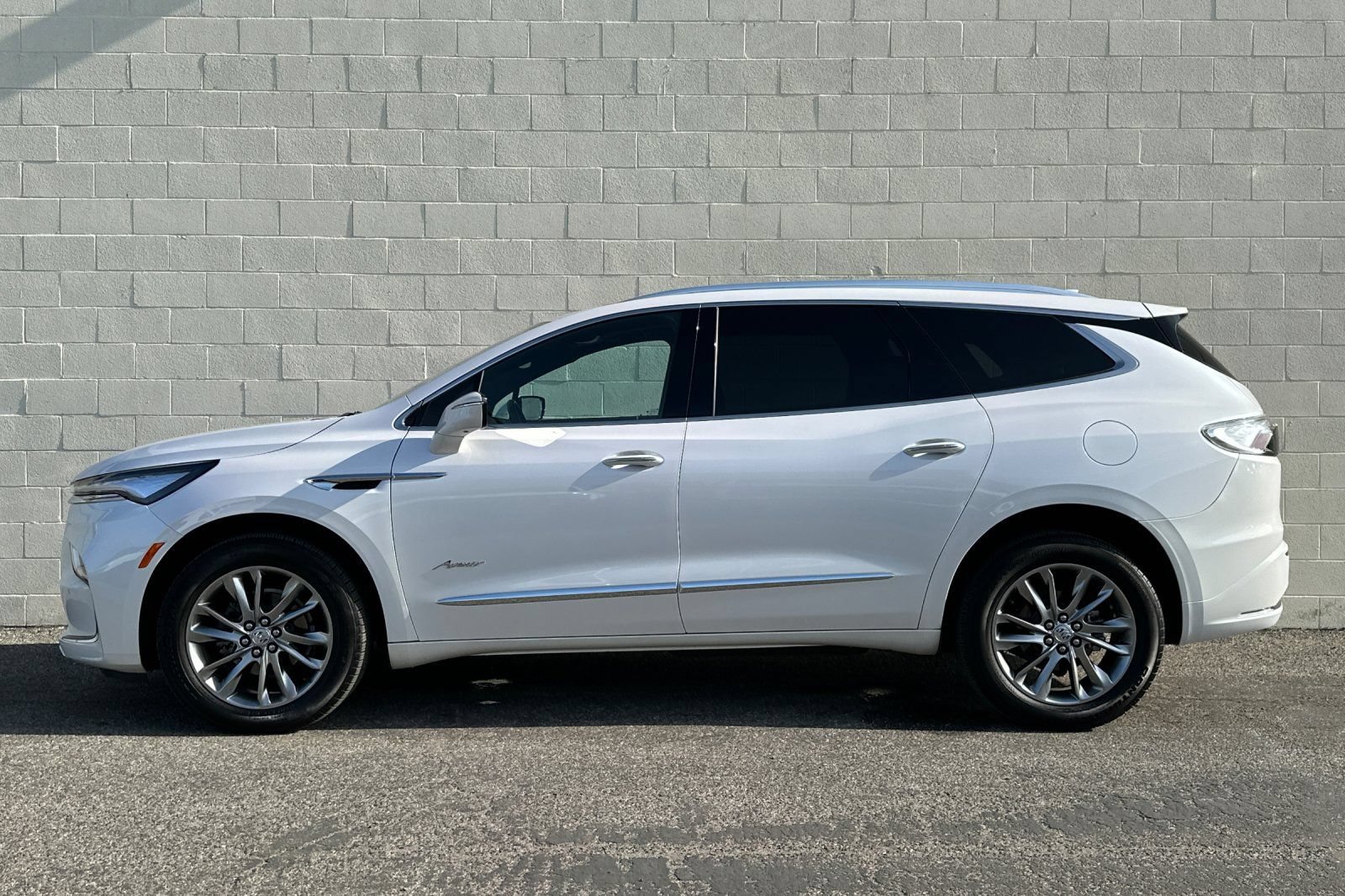Certified 2024 Buick Enclave Avenir FWD image 7