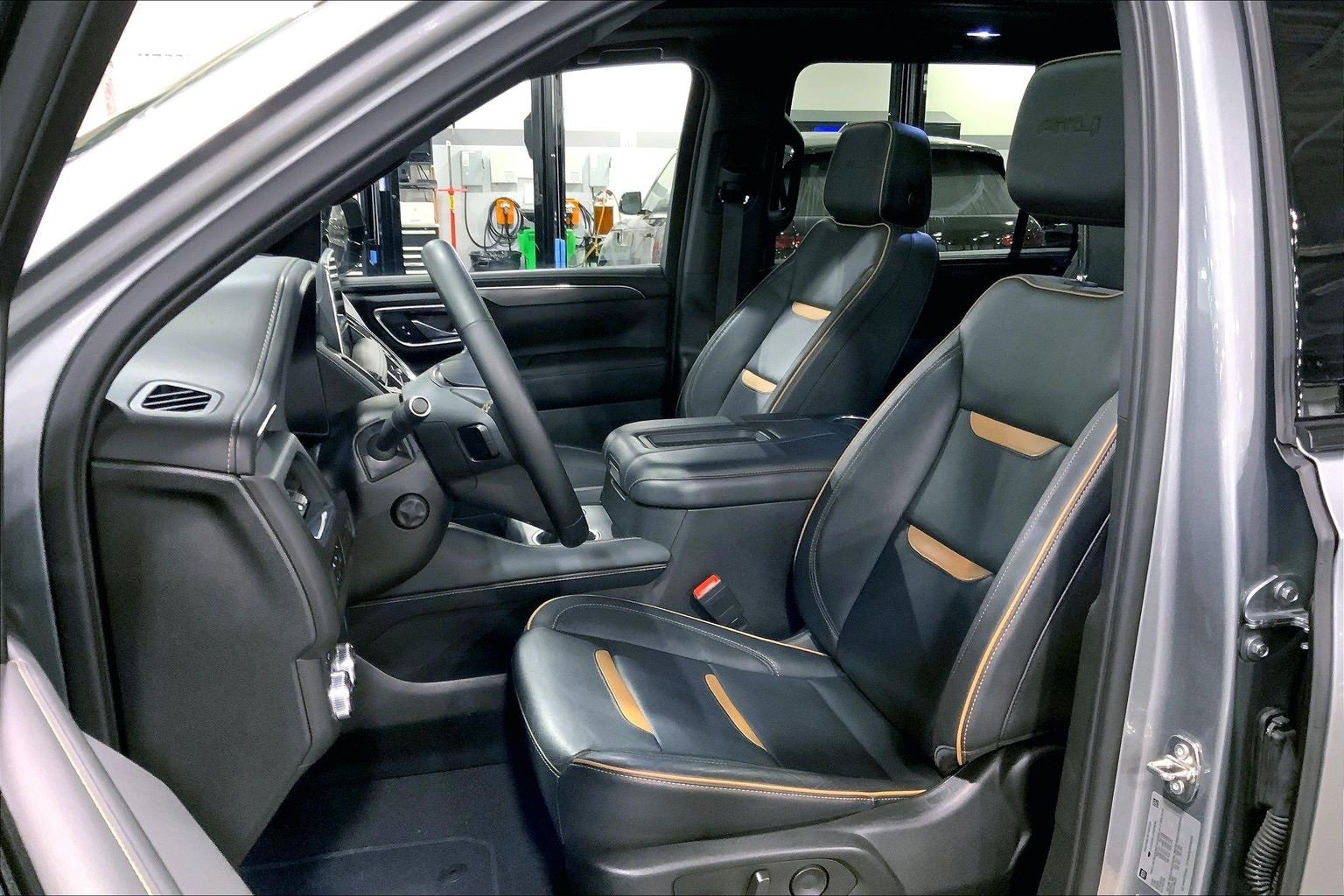 Used 2023 GMC Yukon XL AT4 image 7