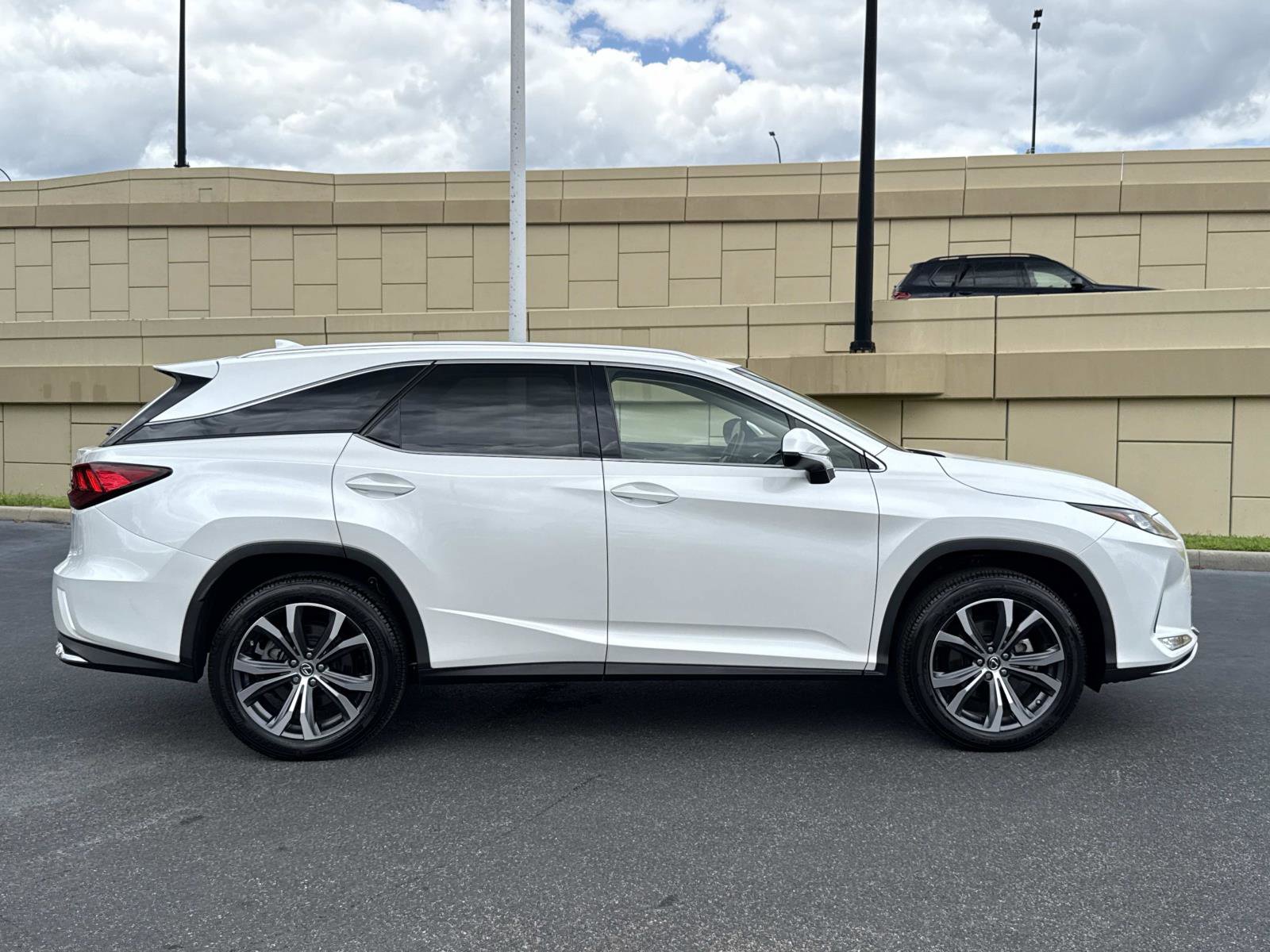 Used 2022 Lexus RX 350L Premium w/ Premium Package AWD/4WD image 2