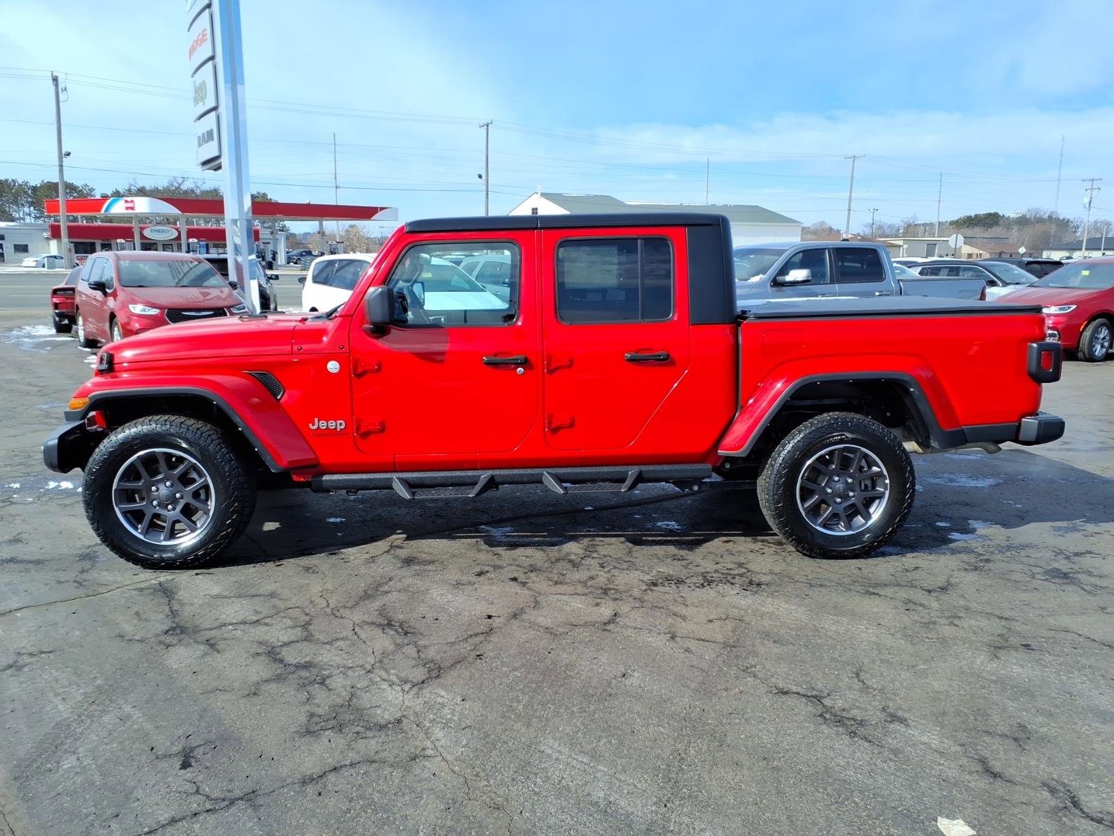 Used 2023 Jeep Gladiator Overland image 7