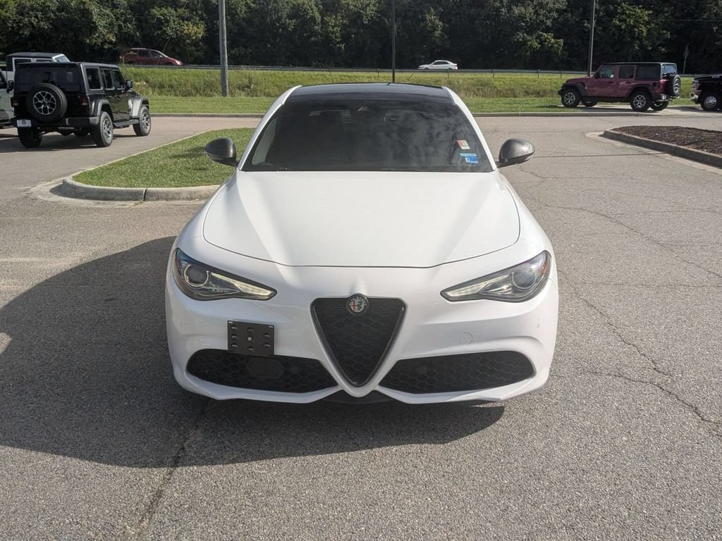Used 2023 Alfa Romeo Giulia Veloce AWD/4WD image 8