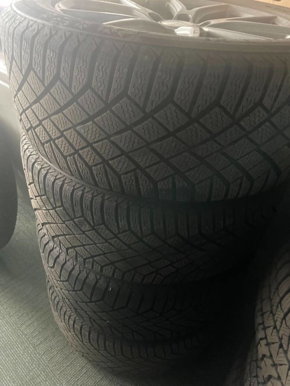 Used 2019 Porsche Cayenne Turbo w/ Sportdesign Package image 12