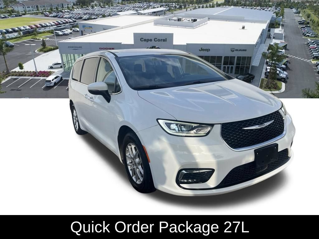Certified 2023 Chrysler Pacifica Touring-L FWD image 3