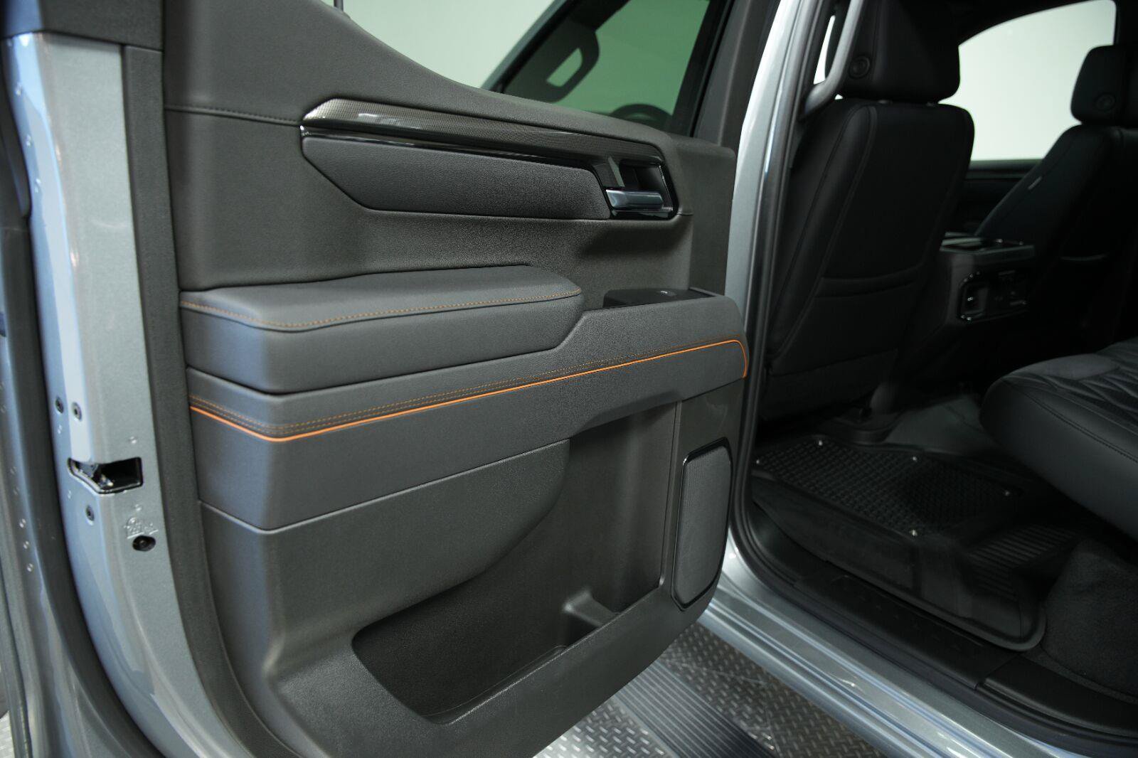 Used 2025 GMC Sierra 1500 AT4 w/ AT4 Premium Package AWD/4WD image 29