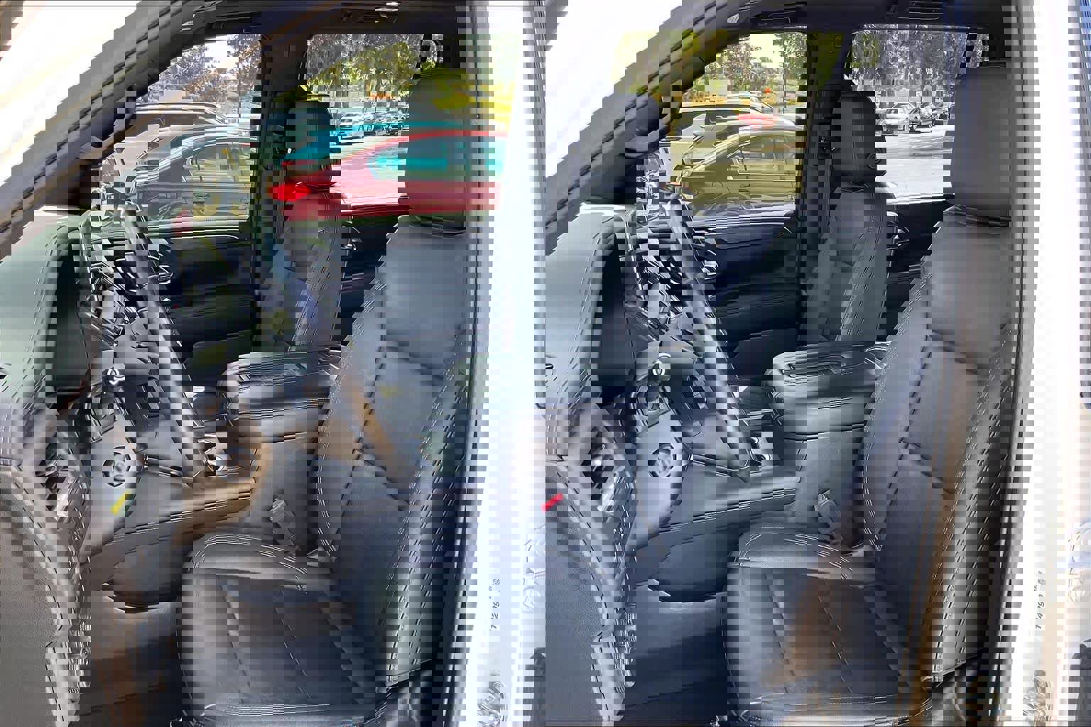 Used 2022 Chevrolet Suburban LT w/ Luxury Package image 24