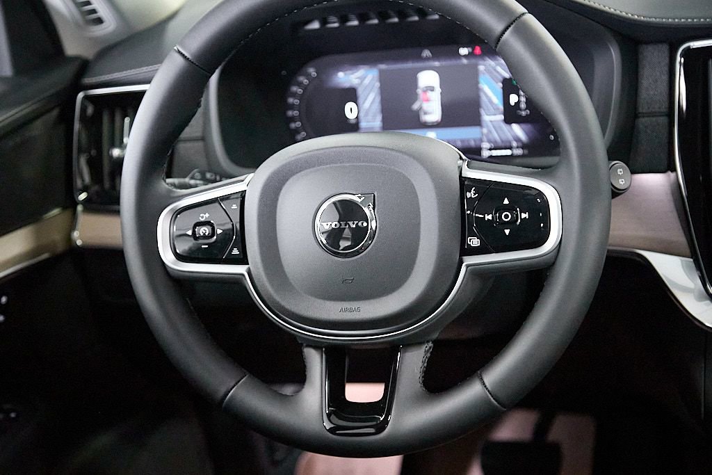 New 2026 Volvo XC90 T8 Plus w/ Protection Package image 26