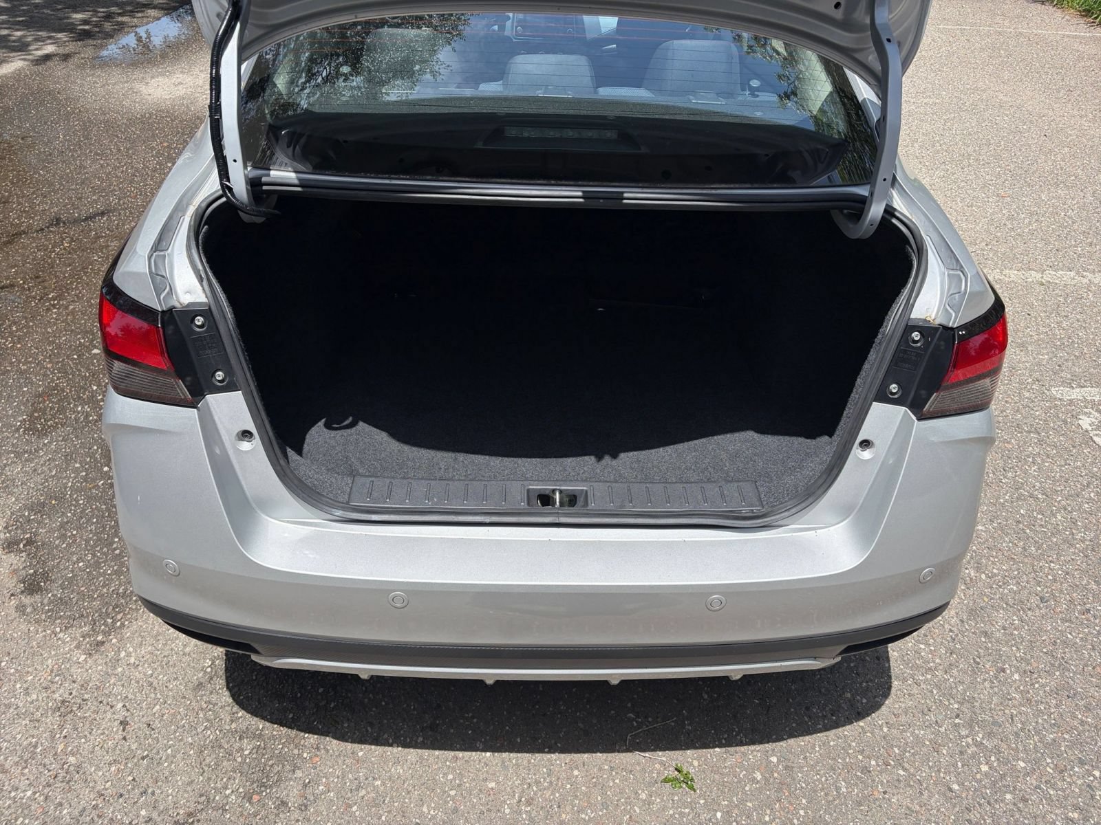 Used 2025 Nissan Versa SV FWD image 29