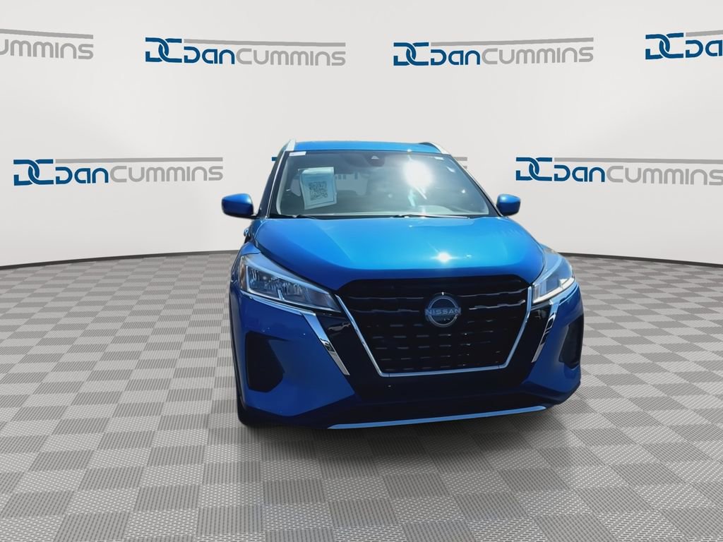 Used 2024 Nissan Kicks SV FWD image 3
