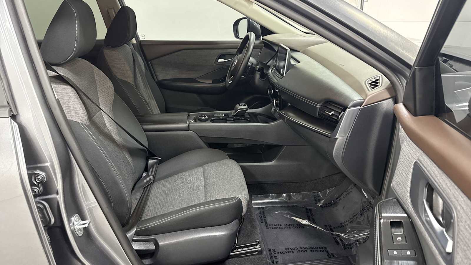 Used 2022 Nissan Rogue SV image 28