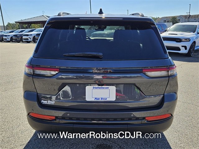 New 2025 Jeep Grand Cherokee Altitude image 10