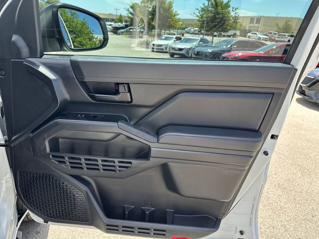 Used 2025 Toyota Tacoma SR AWD/4WD image 34