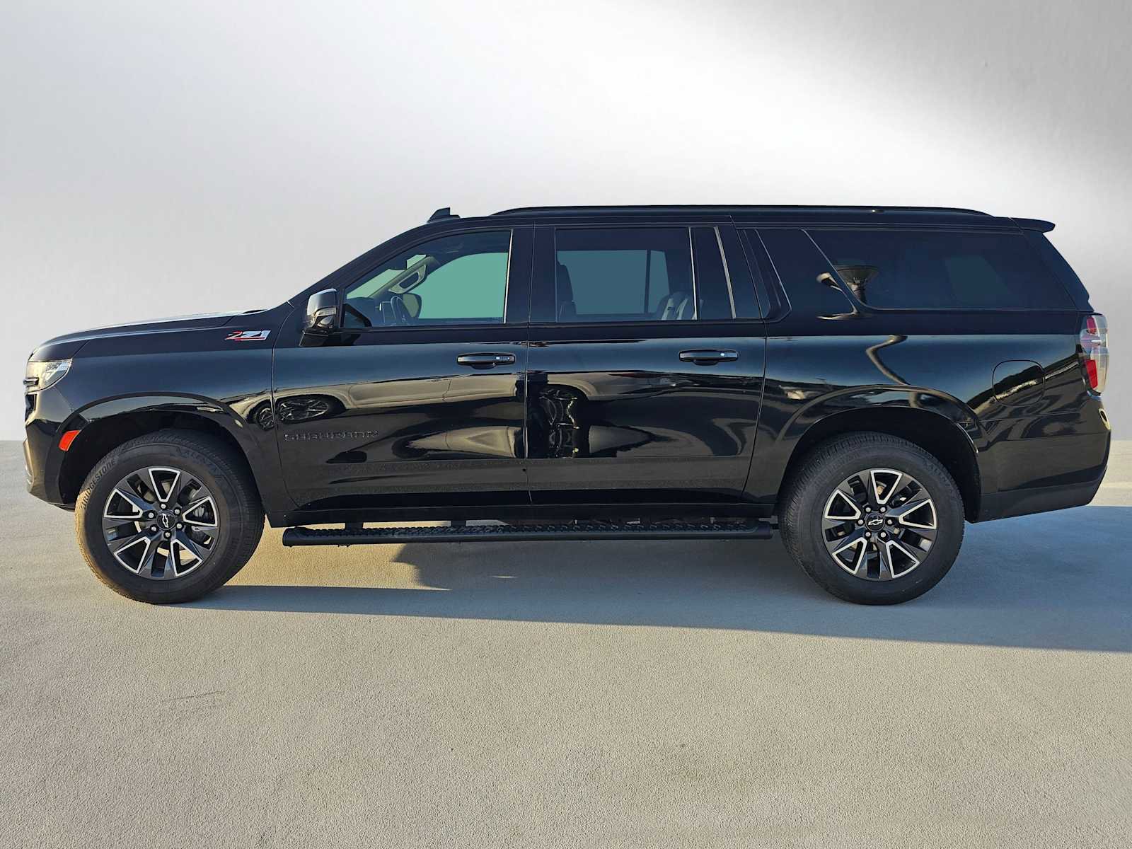 Used 2023 Chevrolet Suburban Z71 w/ Luxury Package image 6