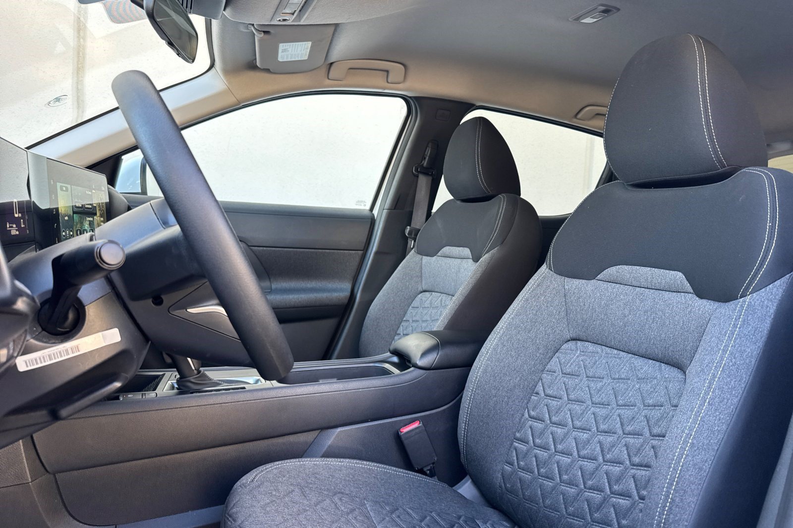 Used 2025 Nissan Kicks SV FWD image 5